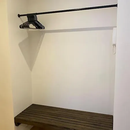 Apartment Modern 2-bedroom With Terrace & Free Parking