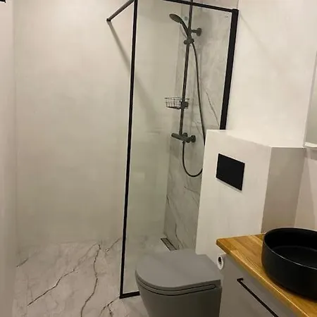 Modern 2-bedroom With Terrace & Free Parking *