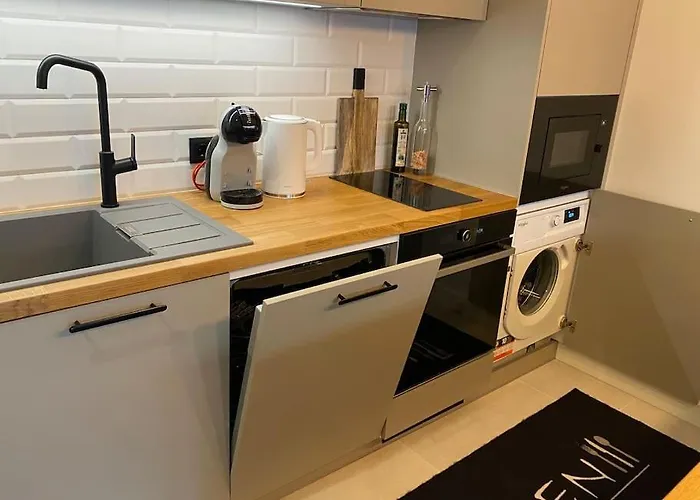 Modern 2-bedroom With Terrace & Free Parking * 派尔努