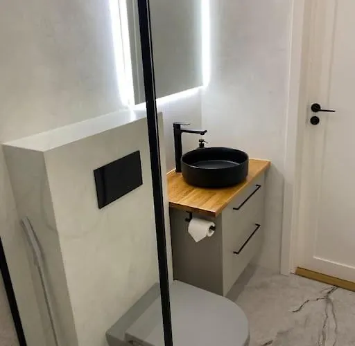 Modern 2-bedroom With Terrace & Free Parking 派尔努